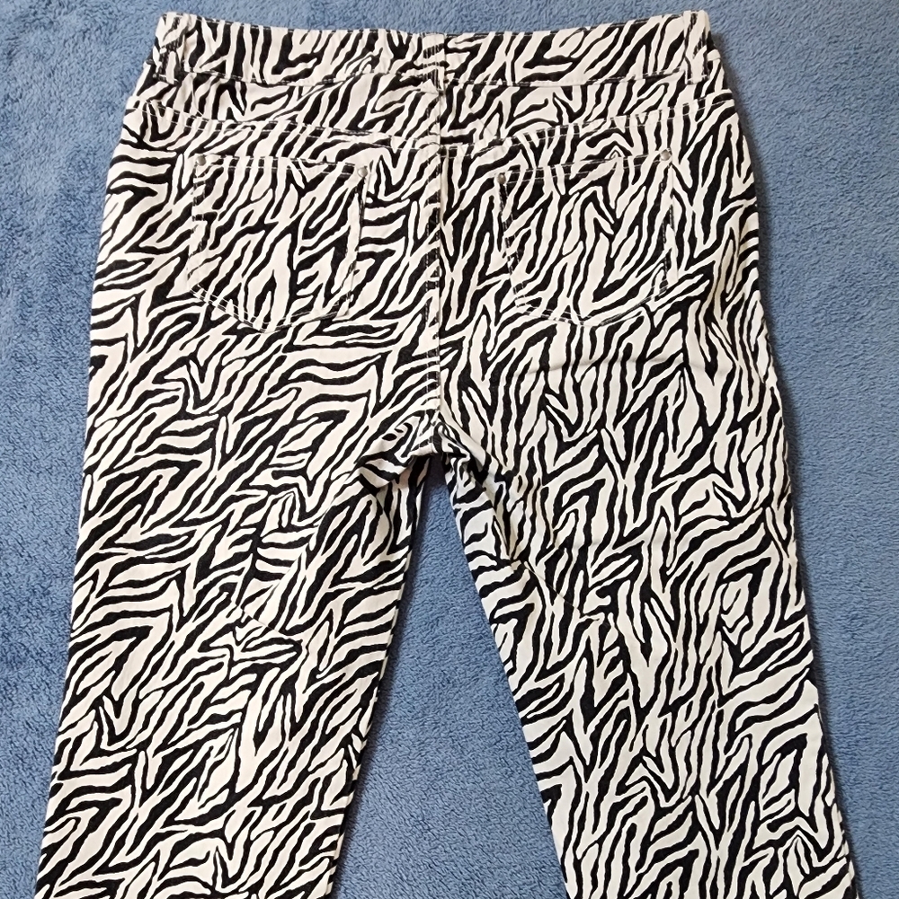 Chicos Platinum Jeans Women's 2.5 35x22 Cropped Zebra Black White Stretch